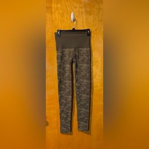 French Laundry, size L/XL, brown camo leggings 0012